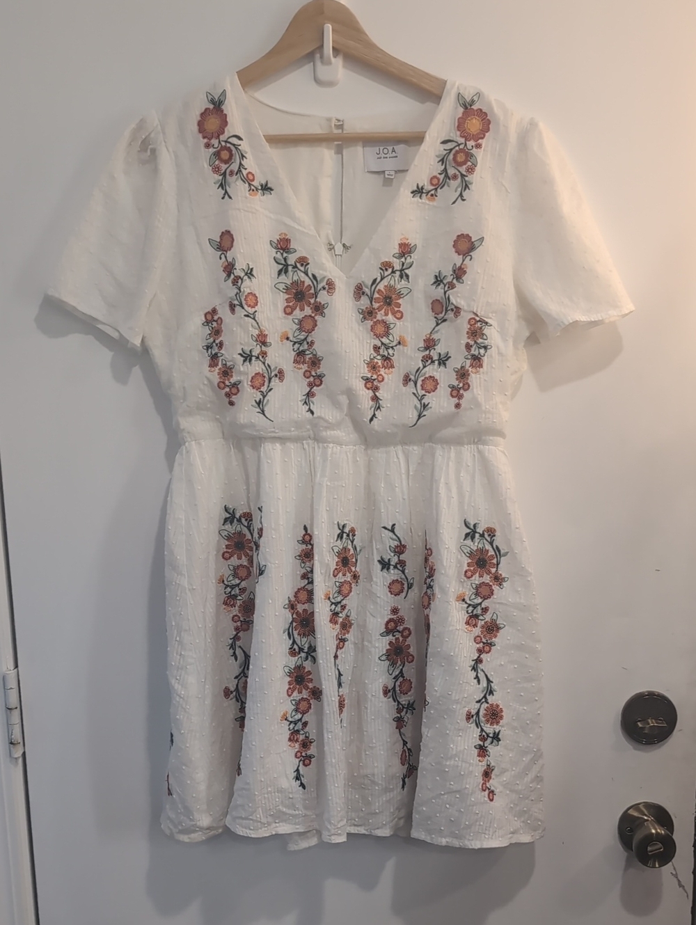 JOA White V-neck Cotton Mini Dress Embroidered Flowers Size Large